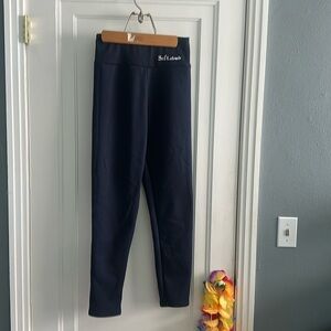 Noracora size small leggings